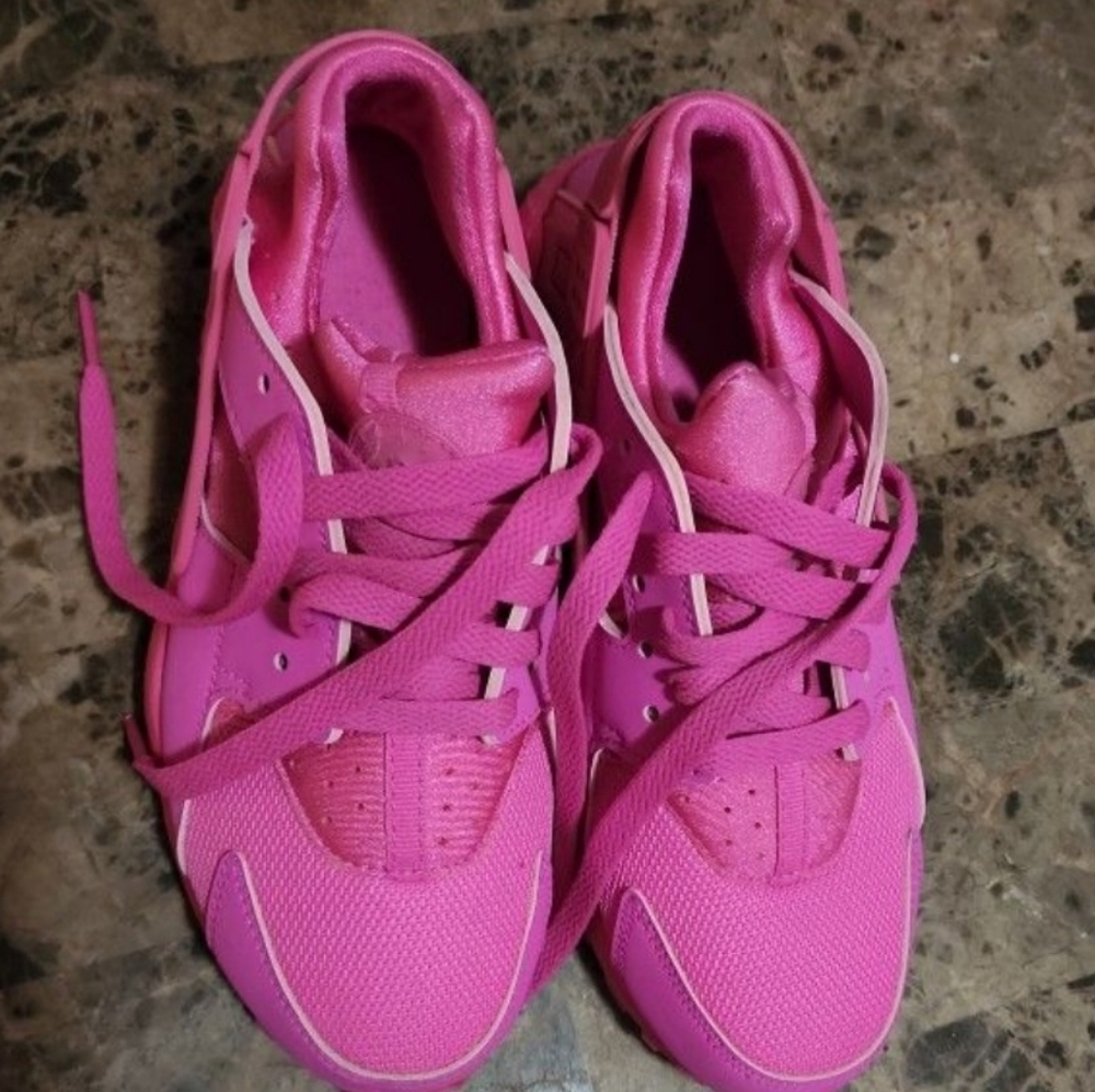 Nike Huarache size 3.5y pink